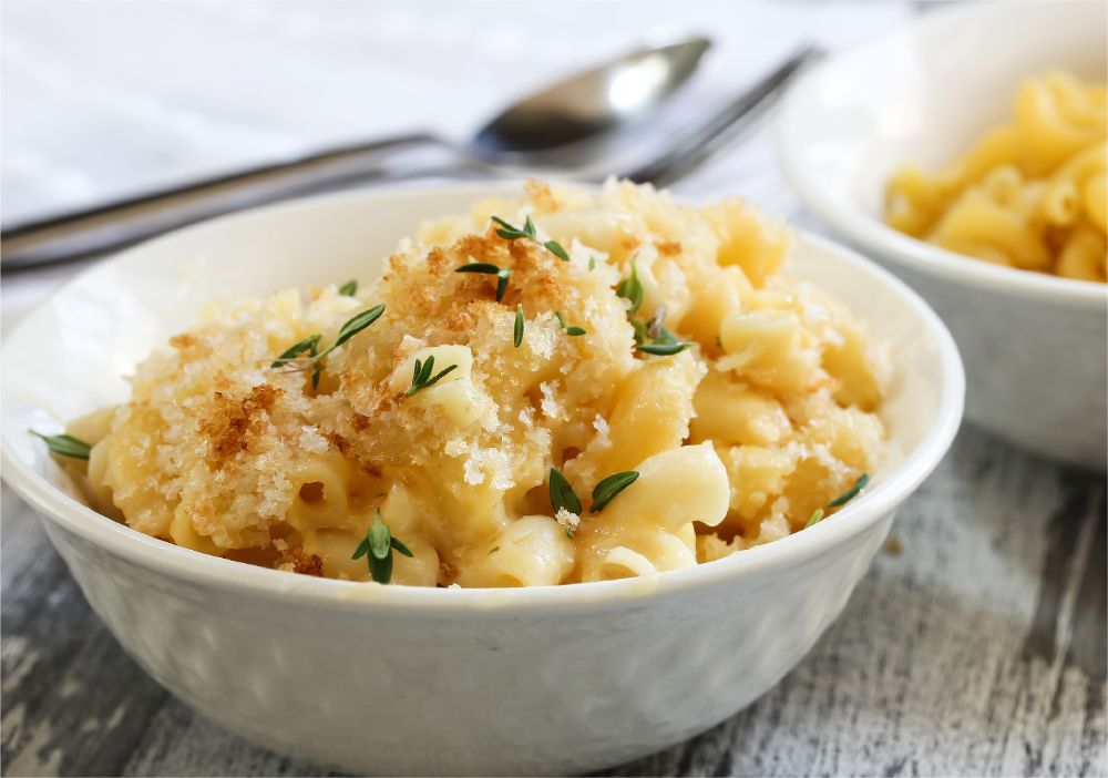 creamy mac n cheese, white macaroni and cheese, queso mac and cheese recipe